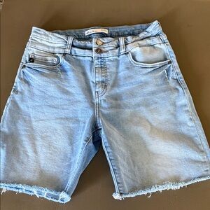 KanCan 7” length size 29 shorts